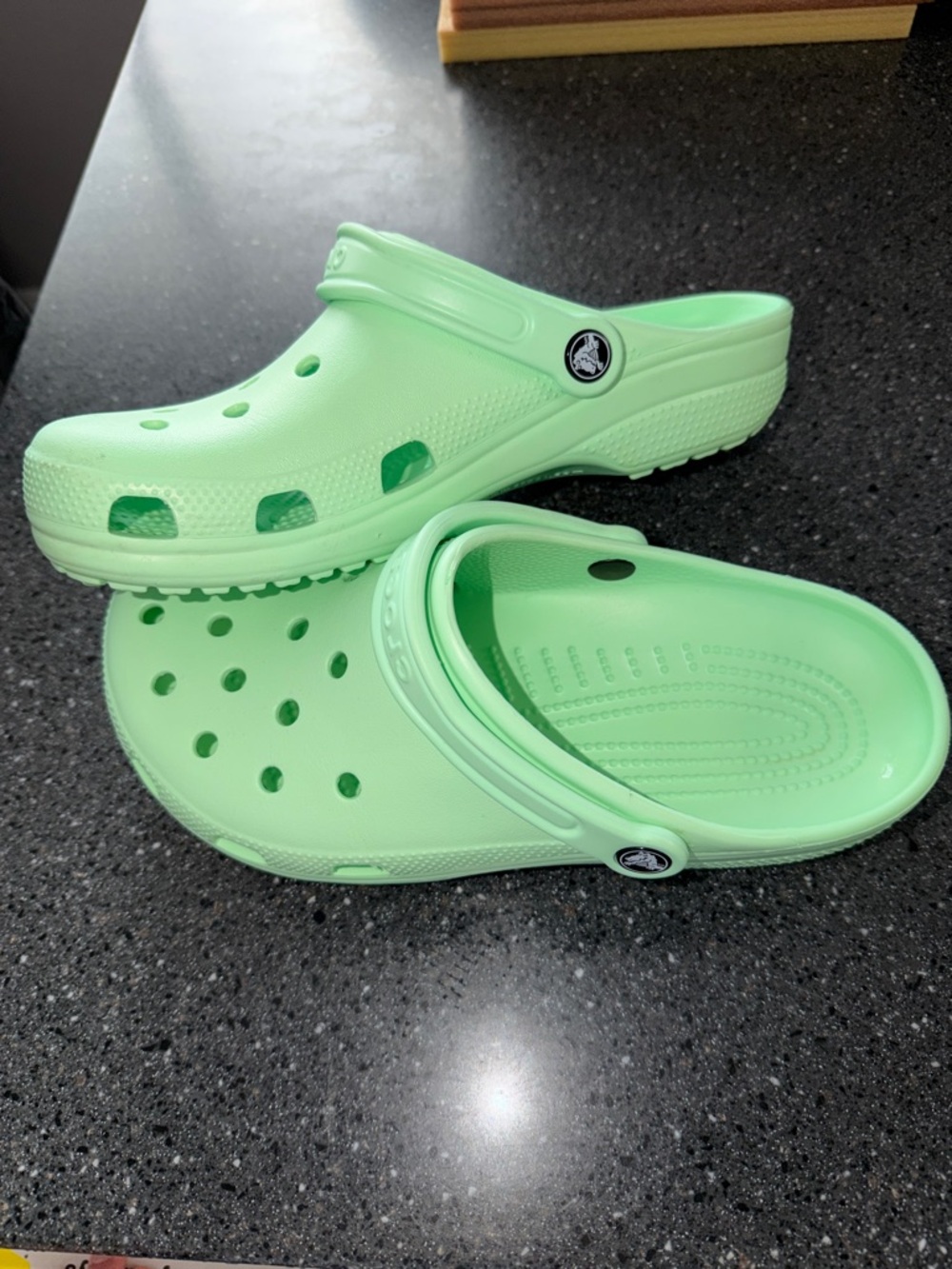 CROCS Men/Women Unisex Classic Clog - Mint - Picture 2 of 6